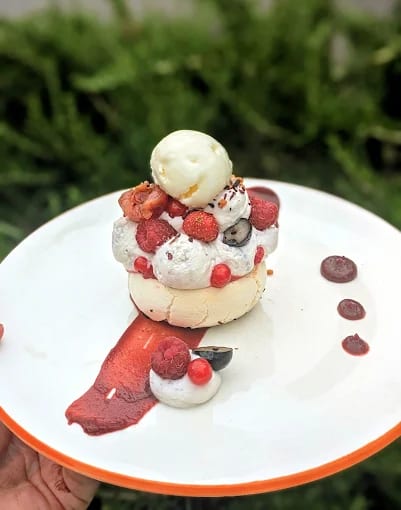 Pavlova aux fruits rouges